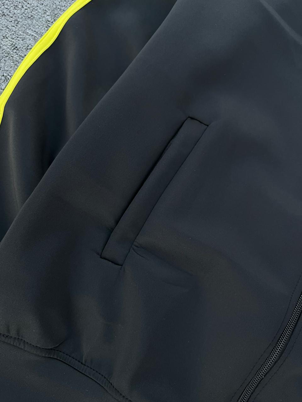 Black Tracksuit - Manchester United - 26
